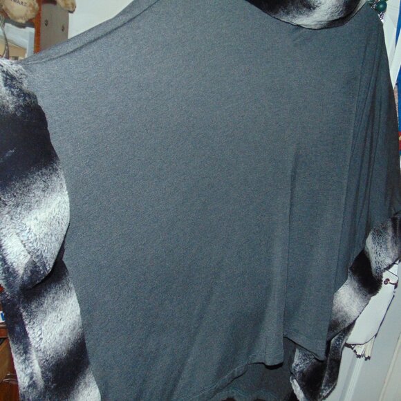 SAX FIFTH ave  poncho - Picture 3 of 5